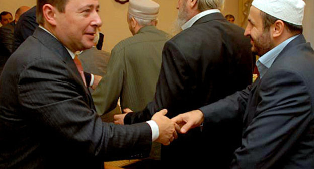 Alexander Khloponin, Plenipotentiary of Russian President for the NCFD, welcomes religious figures of Dagestan. Makhachkala, September 21, 2010. Courtesy of the press service of the President of the Republic of Dagestan