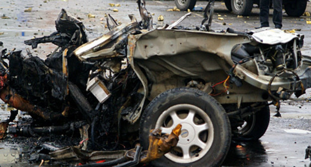 Remnants of suicide bomber's car near the central marketplace of Vladikavkaz, September 9, 2010. Vladimir Mukagov - for the "Caucasian Knot"