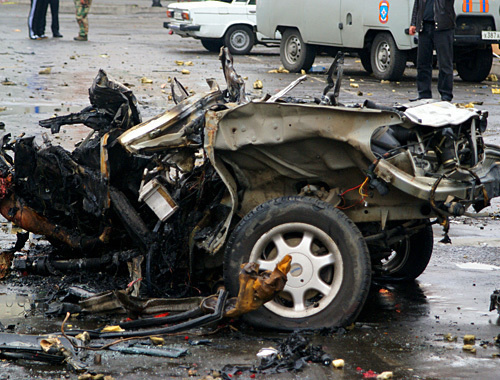 Remnants of suicide bomber's car near the central marketplace of Vladikavkaz, September 9, 2010. Vladimir Mukagov - for the "Caucasian Knot"