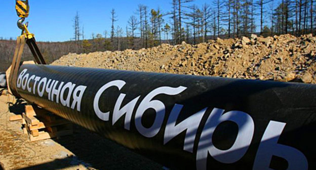 Construction of the Pipeline System "Eastern Siberia-Pacific Ocean" (ESPO). Inscription on the pipe "Eastern Siberia". Photo by www.dsdvsto.ru