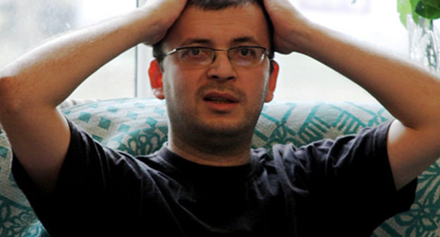 Emin Milli after release. Baku, November 19, 2010. Photo by Turkhan Karimov for the "Caucasian Knot"