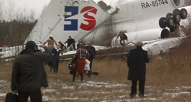 The place of the emergency landing of the "Dagestani Airlines" aircraft. Moscow, Domodedovo Airport, December 4, 2010. Photo was provided by a passenger