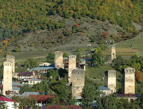 Mestiya settlement, Svaneti (Georgia). Photo by http://car-rent.ge 