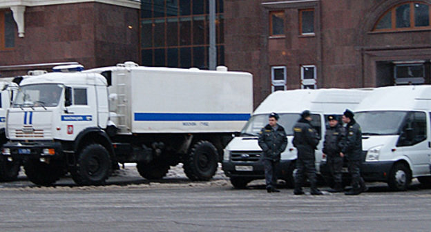 Law enforcement agents near "Moskva" Hotel in Manege Square, December 25, 2010. Photo by the "Caucasian Knot"