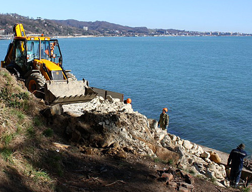Construction works on Cape Vidny, March 2010. Photo by the "Caucasian Knot"