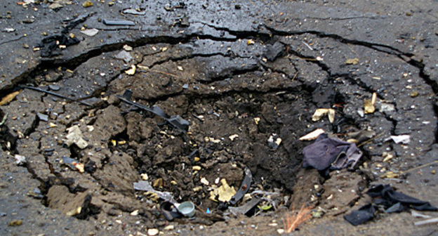 Crater in the place of explosion of the suicide bomber's car near the Central Marketplace of Vladikavkaz, September 9, 2010. Photo by Vladimir Mukagov for the "Caucasian Knot"