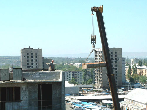 Housing construction in Grozny, 2005. Photo by chechnyafree.ru