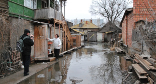 House in Kurskaya Street of Astrakhan flooded by groundwater, March 20, 2011. Photo by Sergey Kozhanov