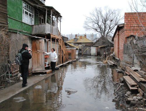 House in Kurskaya Street of Astrakhan flooded by groundwater, March 20, 2011. Photo by Sergey Kozhanov