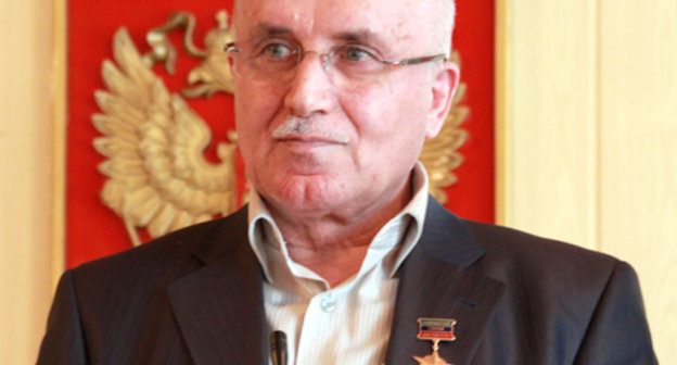 Isalmagomed Nabiev with Golden Sign of Honour "People's Hero of Dagestan", March 31, 2011. Photo by the "Caucasian Knot"