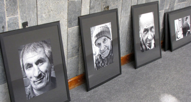 Exhibition "Homeless People" at the Don State Public Library. Portraits are ready to take their places. Rostov-on-Don, April 8, 2011. Photo by the "Caucasian Knot"