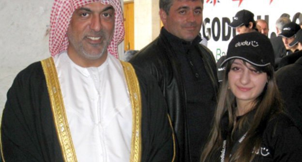 Above left: Sheikh Khalid Al-Hamid (UAE), co-author of the Godudu.com, multilingual social network, at its presentation at the Russian Theatre in Makhachkala. April 15, 2011. Photo of the "Caucasian Knot"