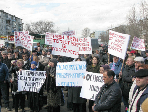 Protesters against lawlessness of power agencies in Astrakhan, April 10, 2011. Photo by Zakir Magomedov for the "Caucasian Knot"