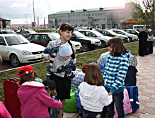 Chechen refugees-returnees from Poland to Chechnya. Photo by the Information Agency "Grozny-Inform" (www.grozny-inform.ru)