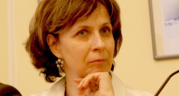 Zoya Svetova at presentation of her book about lives of Zara Murtazalieva and Igor Sutyagin. Moscow, April 27, 2011. Photo
by the "Caucasian Knot"
