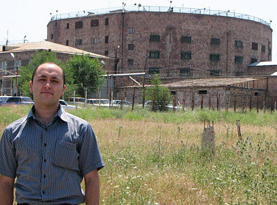Vahan Bayatyan, outside the Nubarashen Penal Institution where he was imprisoned as a conscientious objector to military service. Photo by Jehovah's Witnesses' press-service.