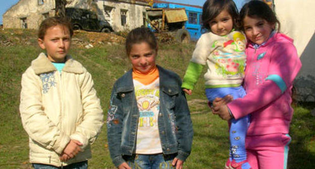 Children from the village of Chldran, Martakert District of Nagorno-Karabakh, November 2010. Photo by the "Caucasian Knot"