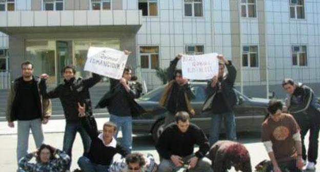 Action in support of expelled student. Source: photo of CK correspondent