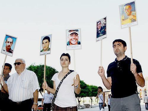 Relatives of the soldiers who perished in the army and rights defenders hold a protest action in front of the Armenian government. Yerevan, September 8, 2011