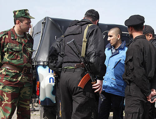 The Armenian party delivers an Azeri prisoner of war at the section of the Armenian-Azerbaijani border near the village of Eraskhavan, April 7, 2010. Photo: www.panarmenian.net
