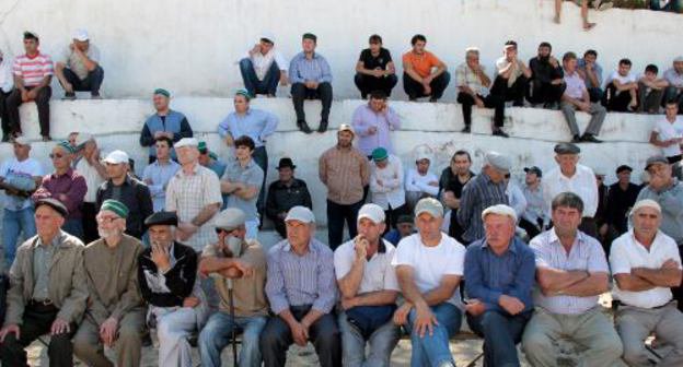 Rally in the village of Karata, Akhvakh District of Dagestan, with a demand to cancel the statement of the district head on the transfer of agricultural lands into the district municipal property, September 12, 2011. Photo by Akhmednabi Akhmednabiev for the "Caucasian Knot"