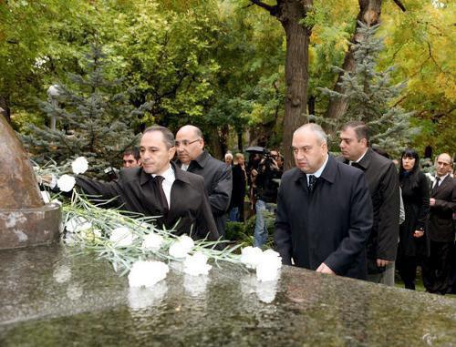 A memorial ceremony at the monument perpetuating the memory of October 27, 1999 crime victims in the Park of the National Assembly. Photo from www.parliament.am