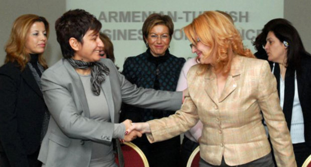 Participants in the Armenian-Turkish business forum, Armenia, Yerevan, November 22, 2011. Courtesy of the Photolure.am