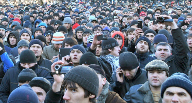 Young people at a rally against kidnappings, Dagestan, Makhachkala, November 25, 2011. Photo from the archive of Ruslan Gereev