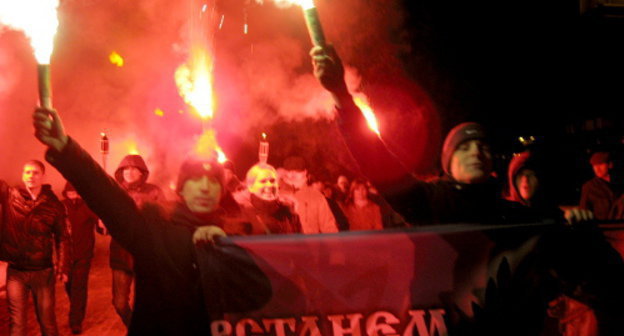 Participants of torchlight march of nationalists in Volgograd, December 11, 2011. Photo by Vyacheslav Yaschenko for the "Caucasian Knot"
