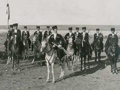 Circassian cavalrymen of french special troops of Levantian army in Syria, 1940-ies. Photo: Aheku.org