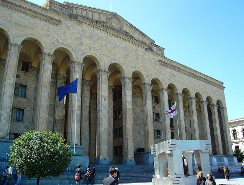 Parliament of Georgia in Rustaveli Avenue, Tbilisi, 2006. Photo by I. Kober, wikipedia.org