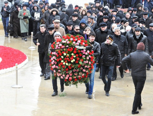Residents of Baku in Shahid Alley on the 22nd anniversary of Soviet Troops' invasion to Baku, January 20, 2012. Courtesy of irfs.az