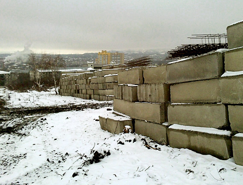 Zero cycle of construction works (delivery of building materials) on the western slope of Mount Mashuk, Pyatigorsk, January 19, 2012. Photo by Ivan Shvets posted on the page of the group "Solnechny Patrul" (Solar Patrol) in the social network Vkontakte.ru