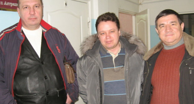 Journalists Oleg Teplischev and Vyacheslav Yaschenko, and Evgeniy Dunaev, a member of the "Spravedlivaya Rossiya" (Fair Russia) Party, Astrakhan, December 24, 2012. Photo by Elena Grebenyuk for the "Caucasian Knot"