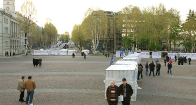 Freedom square, Tbilisi. 26 April 2009. Photo of "Caucasian Knot"