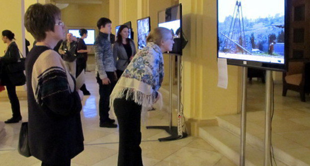 Visitors of the video art exhibition "Echo-Eco", Sochi, Winter Theatre, February 5, 2012. Photo by Tatiana Ukolova for the "Caucasian Knot"