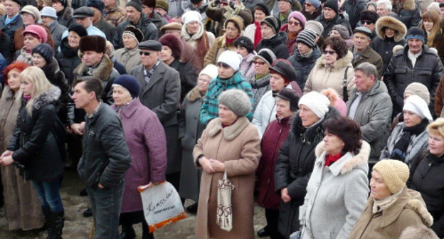Residents of Lermontov at a rally in support of hunger-striking candidates to the City Council, February 26, 2012. Photo by Alexander Sysoev, http://asysoev.rf