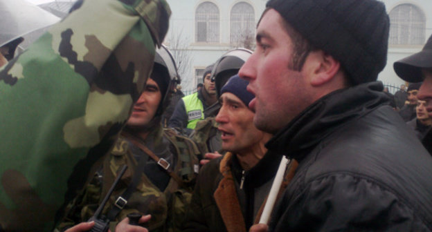 Azerbaijan, March 1, 2012, confrontation in Guba near a police station. Photo by Faik Medjid for the "Caucasian Knot"
