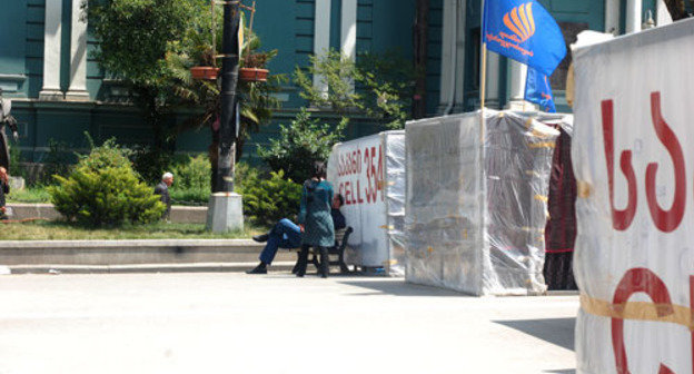 Tbilisi, Rustaveli avenue, camp of opposition. 15 May 2009. Photo of "Caucasian Knot"