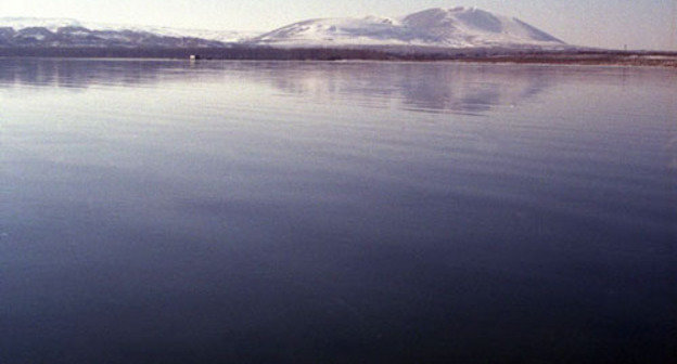 Sevan lake, 2006. Photo of "Caucasian Knot"