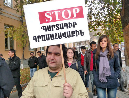 The protesters demanded from the Armenian authorities to correct their pension reform. On the photo is one of the protesters holding poster saying ‘STOP to mandatory taxes’. Yerevan, November 15, 2013. Photo by Armine Martirosyan for the ‘Caucasian Knot’. 