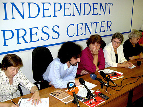 Press conference of "Russian society under control" held in the Independent press center, Moscow, the 23th of July 2009. Ann Lyo Ueru is the 3d from the left. Photo by "Caucasian Knot"