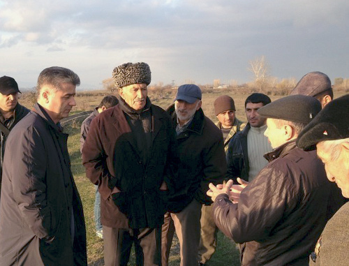 Meeting of Khrakh-Uba residents with Russian MP Mamed Abasov on the issue of their resettlement. Dagestan, December 1, 2013. Photo: http://flnka.ru