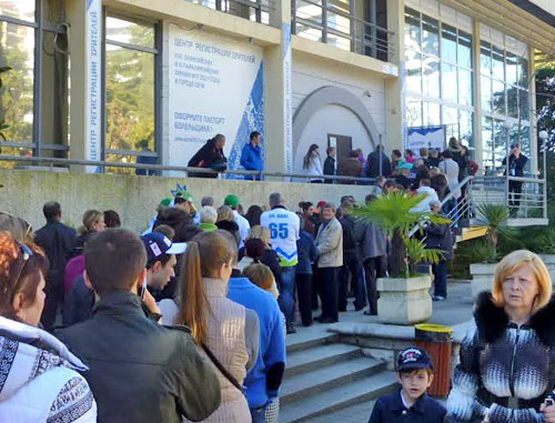 Queues for tickets to the events of the Winter Olympics in Sochi. February 13, 2014. Photo by Svetlana Kravchenko for the "Caucasian Knot" 