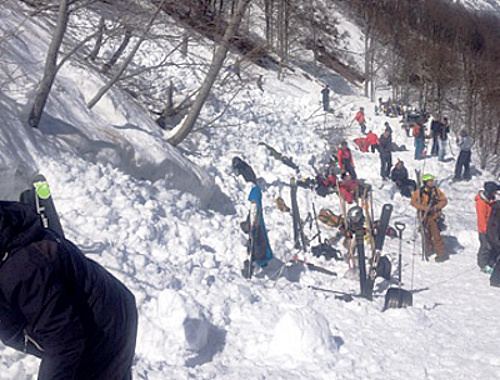 At the spot of the avalanche, March 23. 2014. Photo by the press service of the Krasnodar Region branch of the Ministry for Emergencies (MfE), http://www.23.mchs.gov.ru/operationalpage/emergency/detail.php?ID=27030