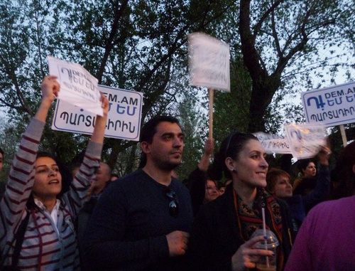 Rally against pension reform, organized by the initiative "I'm against!" at the residence of Armenian president. Yerevan, April 18, 2014. Photo by Armine Martirosyan for the ‘Caucasian Knot’. 