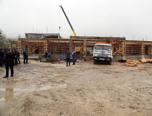 Officials inspecting the construction of the ‘Alkun-Targim’ road in Ingushetia, April 27, 2014. Photo by press-service of the Ingushetia leadership, http://www.ingushetia.ru 