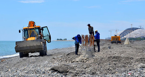 Shore protection works in Imereti Lowland. Sochi, June 2013. Photo by Svetlana Kravchenko for the "Caucasian Knot"