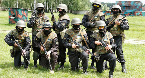 Soldiers of "Donbas" in the ground of the National Guards in the Kiev Region. Photo: All-Ukranian Union "Svoboda" ("Freedom"), https://ru.wikipedia.org/wiki/%D0%94%D0%BE%D0%BD%D0%B1%D0%B0%D1%81%D1%81_(%D0%B1%D0%B0%D1%82%D0%B0%D0%BB%D1%8C%D0%BE%D0%BD)