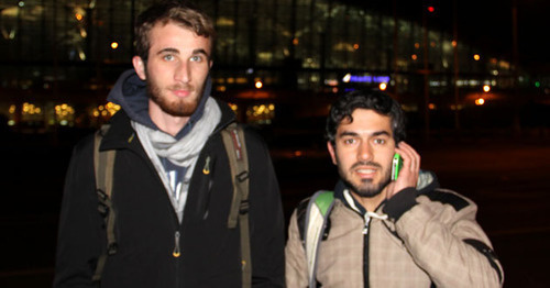 Zhalavdi Geriev (to the right) and Bekkhan Gelgoev in the Vnukovo Airport. Moscow, November 2, 2014. Photo by Magomed Tuaev for the "Caucasian Knot"